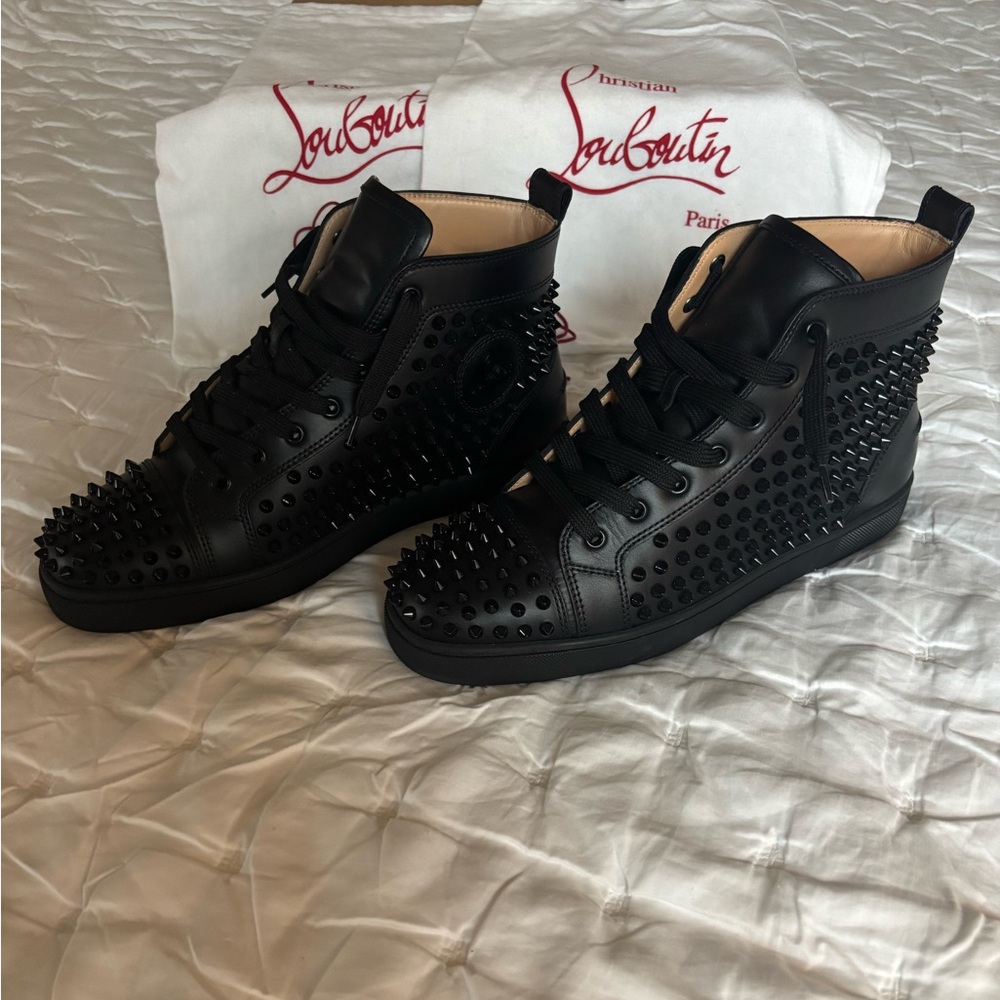 Louis Spikes
Christian Louboutin Men's Calf Leather Louis Spikes Sneakers - Picture 16 of 16